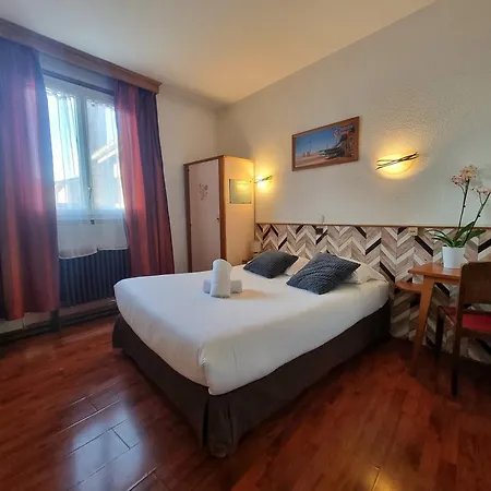 Des Allies Hotel *